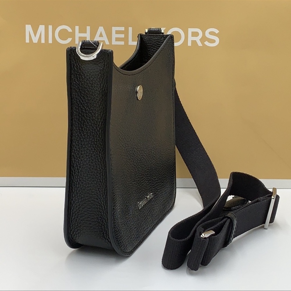 MICHAEL KORS Briley Small Pebbled Leather Messengr - Picture 13 of 15